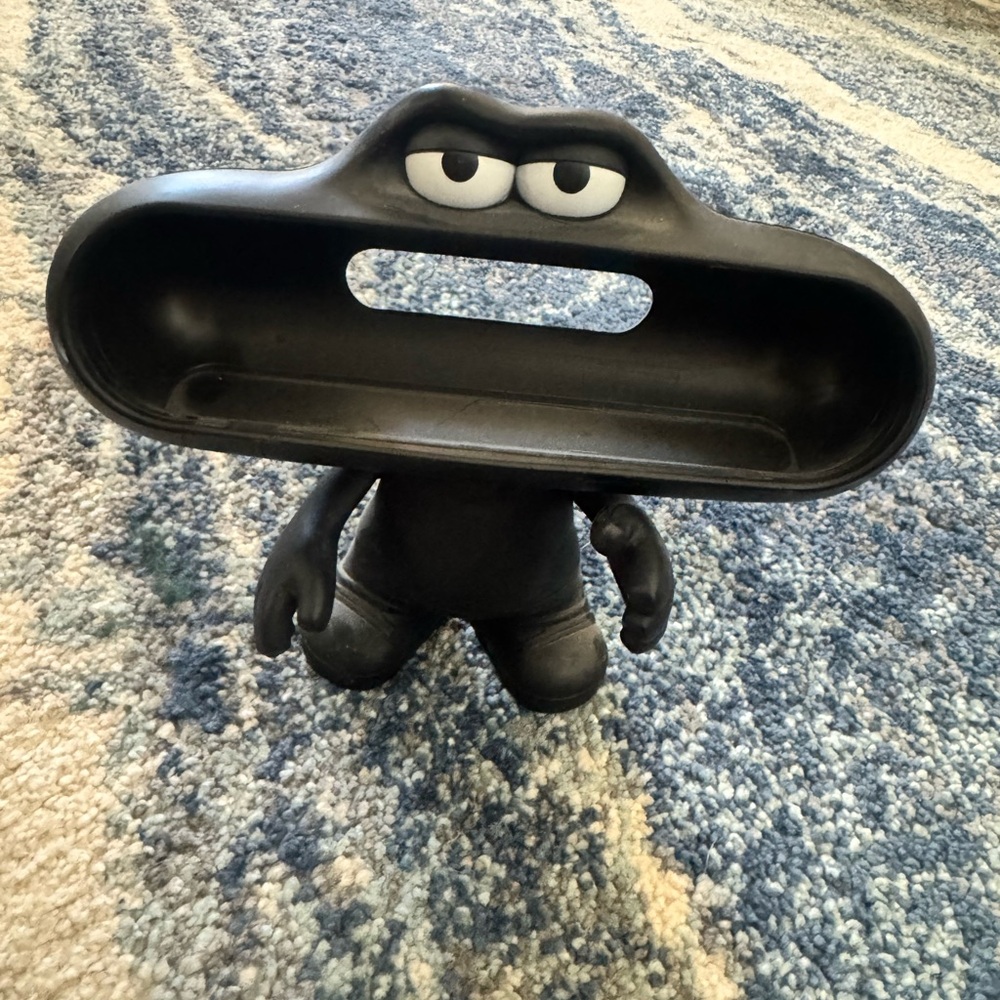 Beats by Dre Dude Pill speaker holder